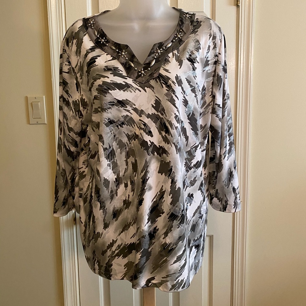 Alfred Dunner - Womans gray & black abstract tunic with beading at collar, S